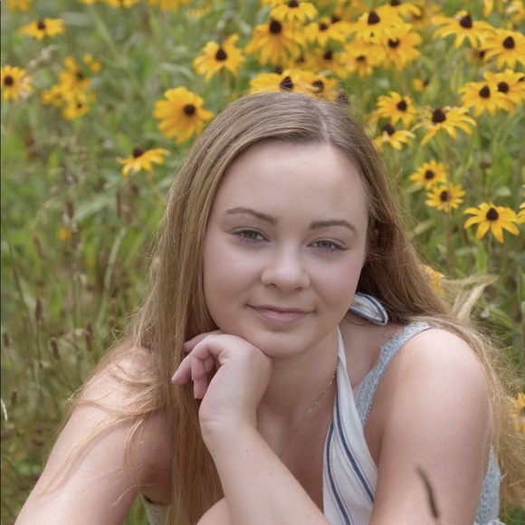 Meet your Posher, Julia - Picture 1 of 1